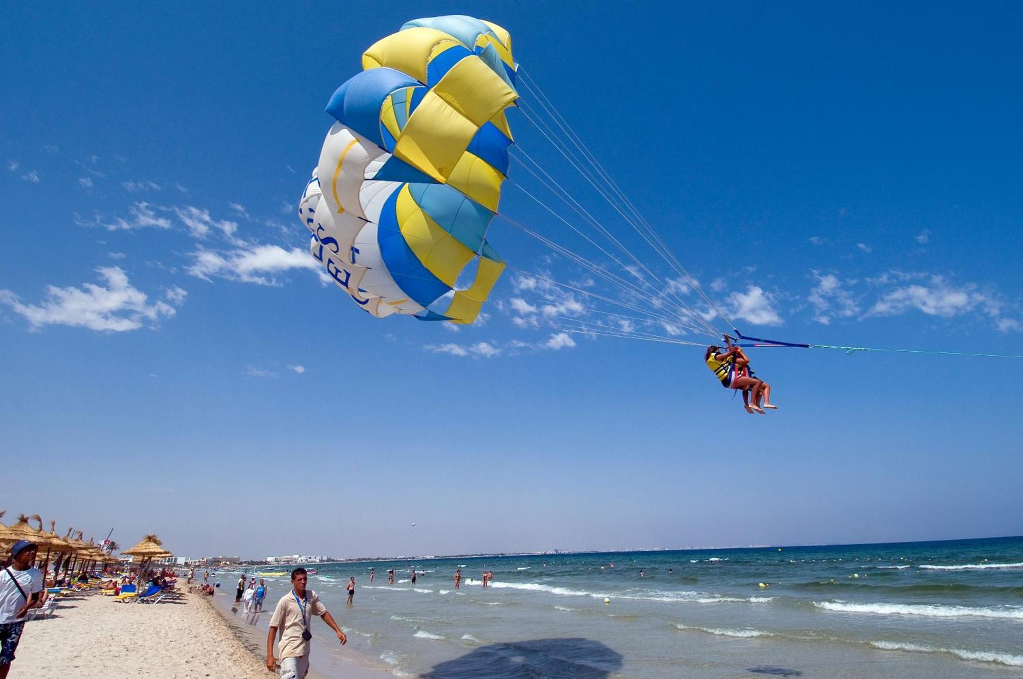 Royal Thalassa Монастир Экстерьер фото Parasailing in Benidorm, Spain