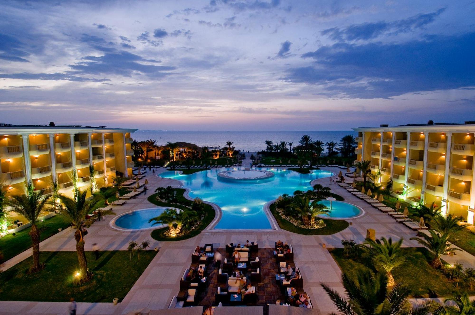 Royal Thalassa Монастир Экстерьер фото The resort at sunset