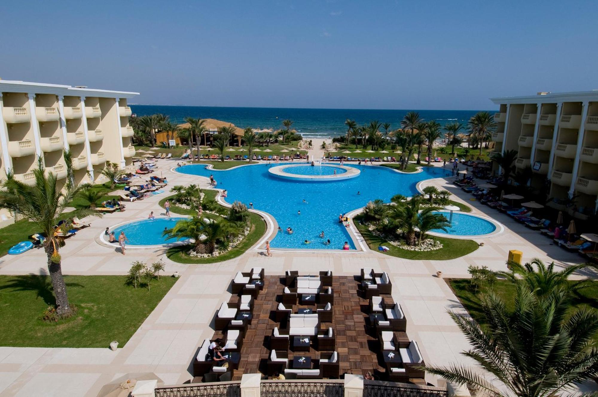 Royal Thalassa Монастир Экстерьер фото The resort's main pool
