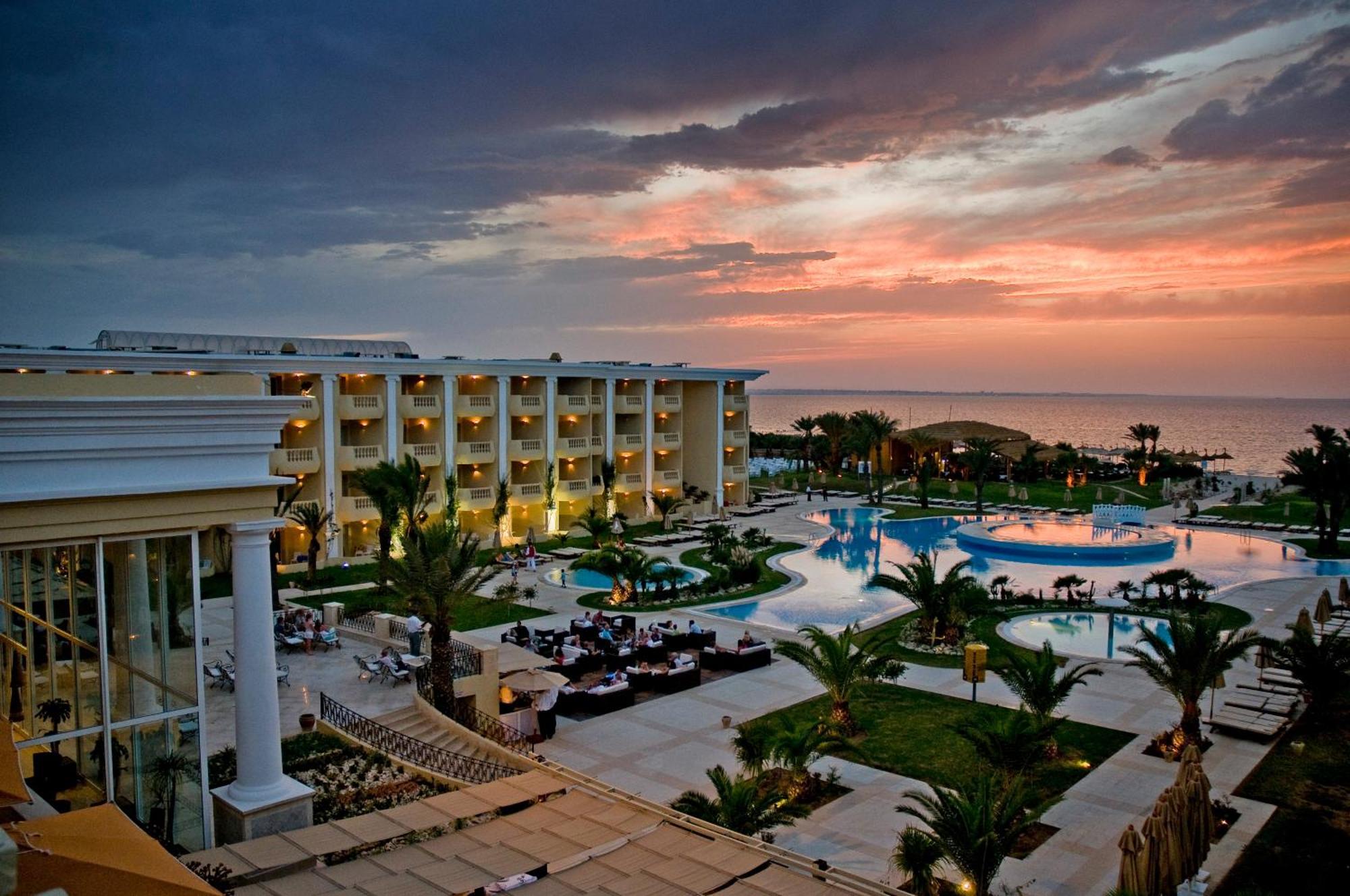 Royal Thalassa Монастир Экстерьер фото Sunset at the resort