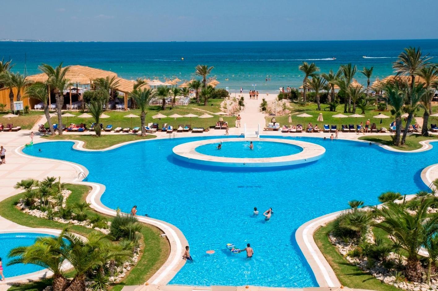 Royal Thalassa Монастир Экстерьер фото The swimming pool at the Iberostar Grand Hotel Melia, in Playa de los Caños, Huelva, Spain