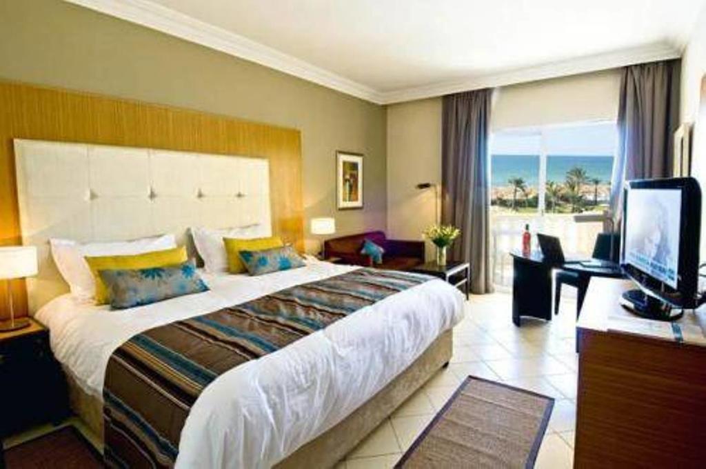 Royal Thalassa Монастир Номер фото A room at the hotel