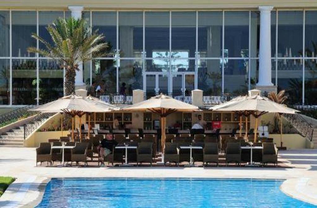 Royal Thalassa Монастир Экстерьер фото The pool at the Sheraton Jumeirah Hotel