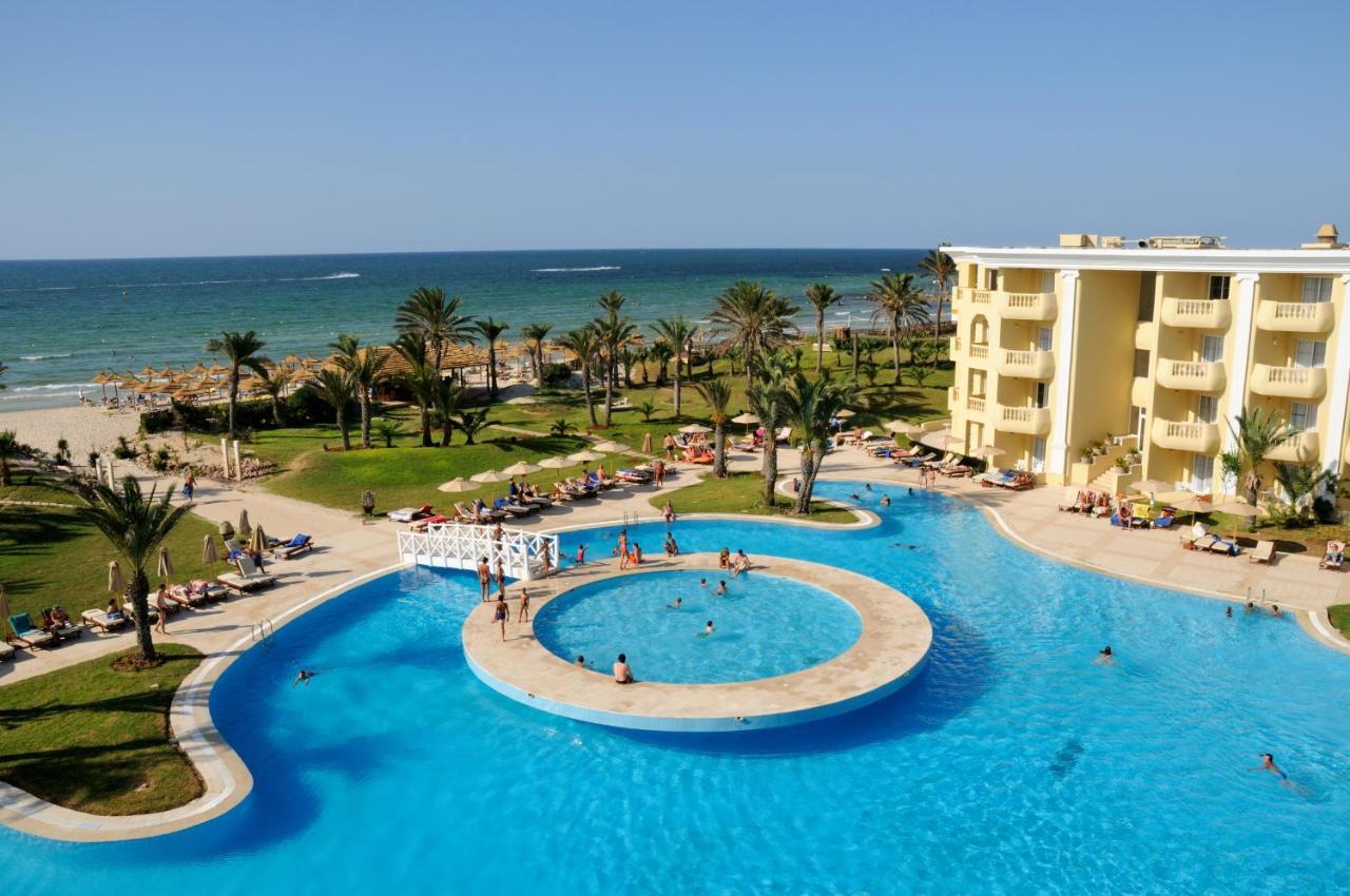 Royal Thalassa Монастир Экстерьер фото A swimming pool at a resort in Tunisia