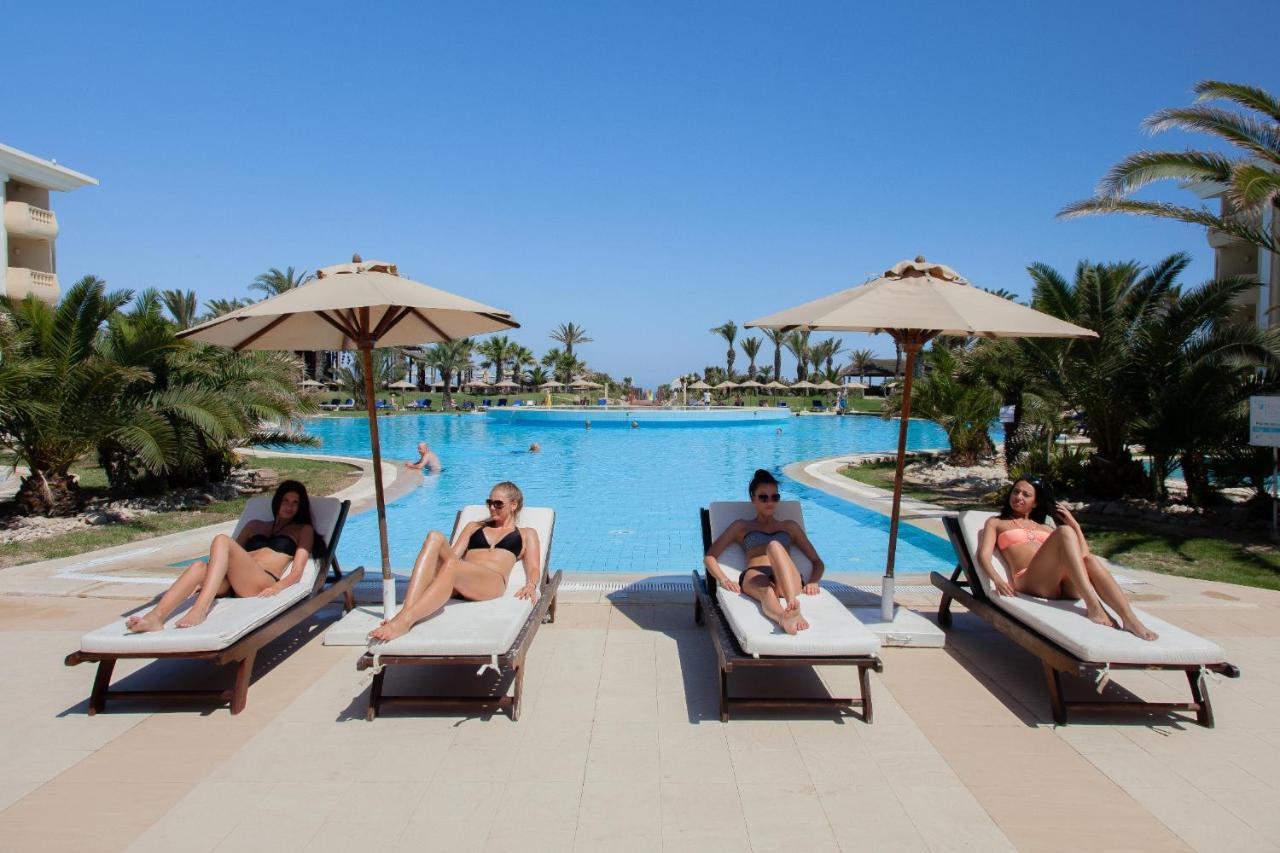 Royal Thalassa Монастир Экстерьер фото Pool at the resort