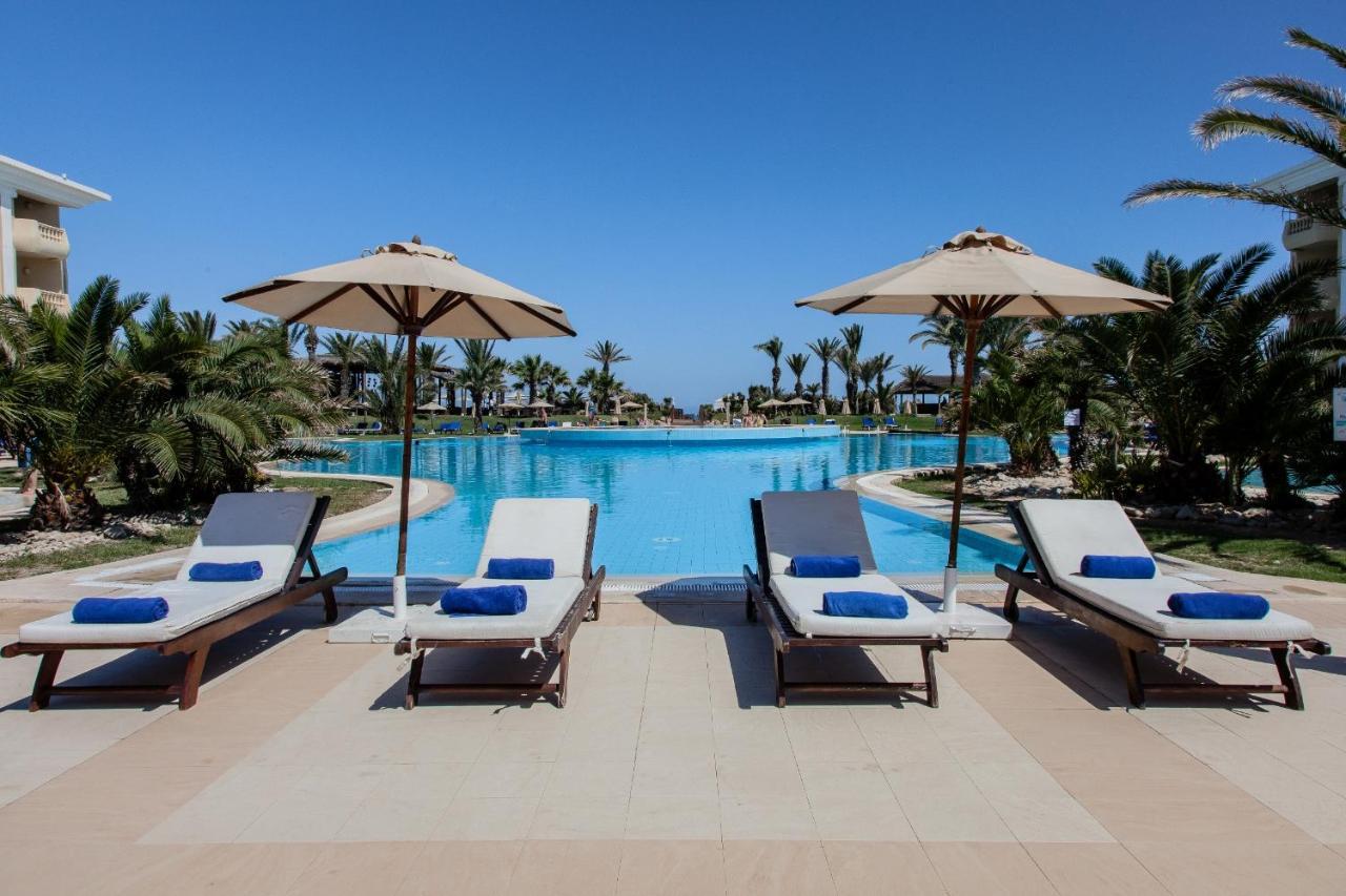 Royal Thalassa Монастир Экстерьер фото The swimming pool at the resort